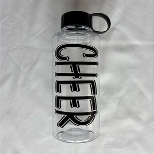 NWOT “CHEER” clear water bottle with twist-off cap (size 1000mL)